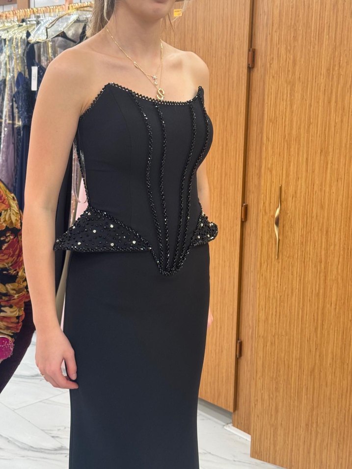 Boncuk İşlemeli Siyah Uzun Straplez Elbise - Görsel 2