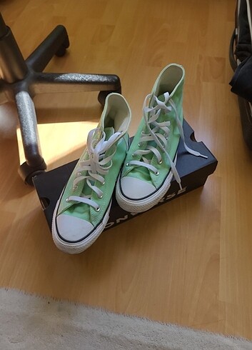 Mint converse