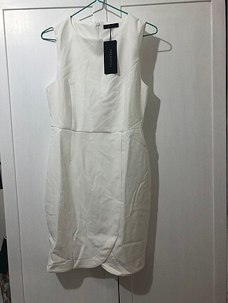 Beyaz renk elbise