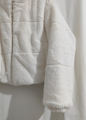 Beyaz Kürklü Kadın Kısa Mont - Görsel 3