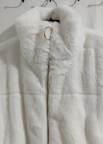 Beyaz Kürklü Kadın Kısa Mont - Görsel 4