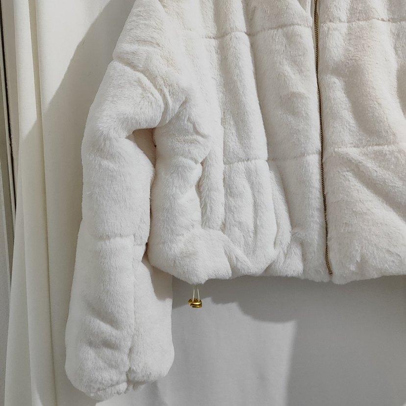 Beyaz Kürklü Kadın Kısa Mont - Görsel 5