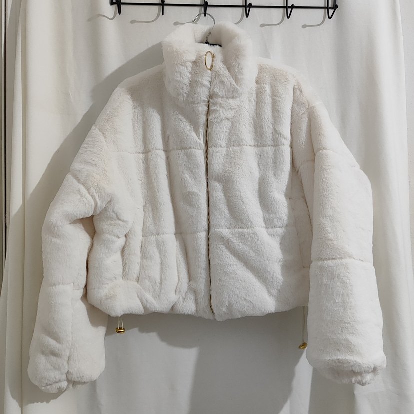 Beyaz Kürklü Kadın Kısa Mont - Görsel 2