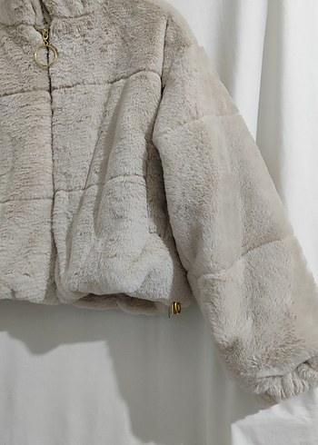 Bej Yüksek Yakalı Kısa Peluş Ceket - Görsel 2
