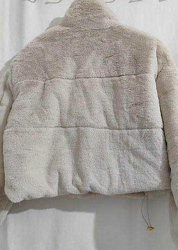 Bej Yüksek Yakalı Kısa Peluş Ceket - Görsel 6