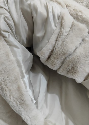 Bej Yüksek Yakalı Kısa Peluş Ceket - Görsel 4