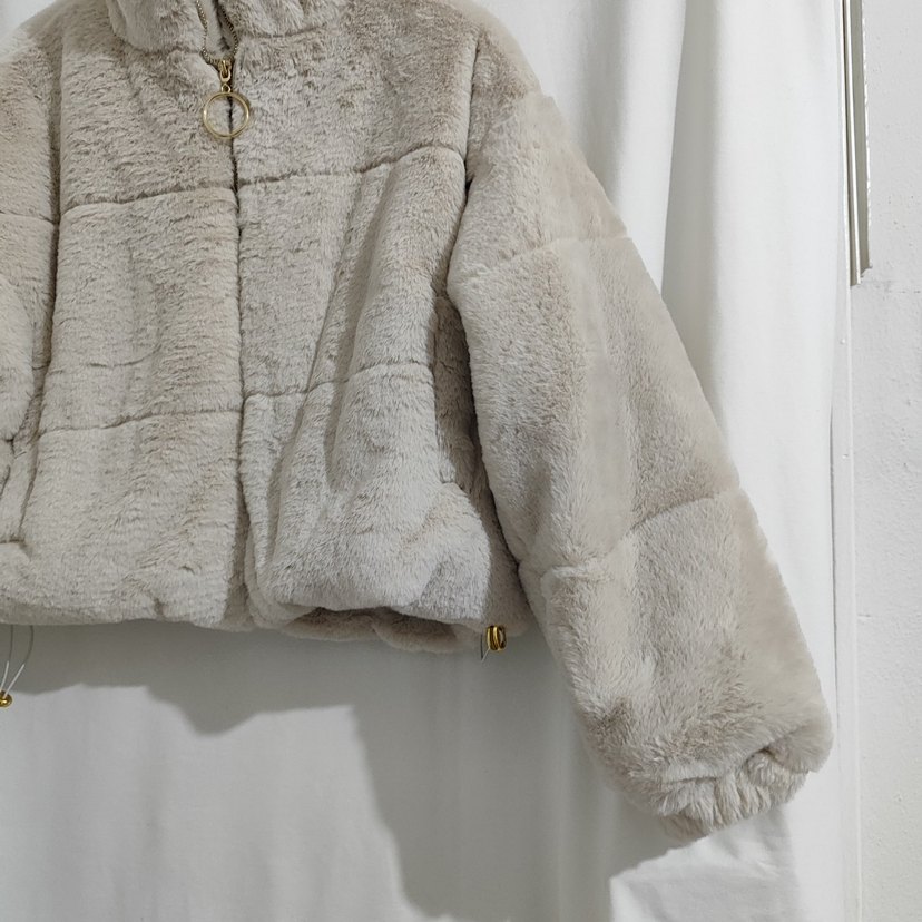 Bej Yüksek Yakalı Kısa Peluş Ceket - Görsel 2