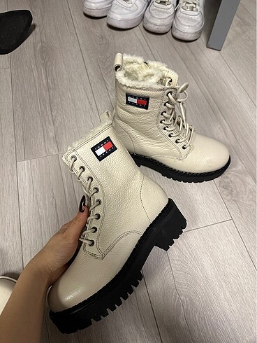 Tommy Jeans bot