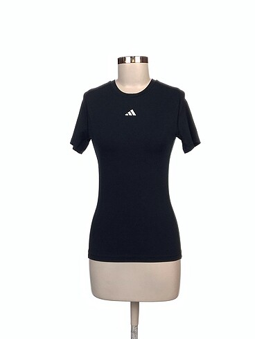 Adidas T-shirt %70 İndirimli.