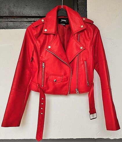 Pull&Bear Kırmızı Suni Deri Biker Ceket ? Cesur ve Şık Tarzın An