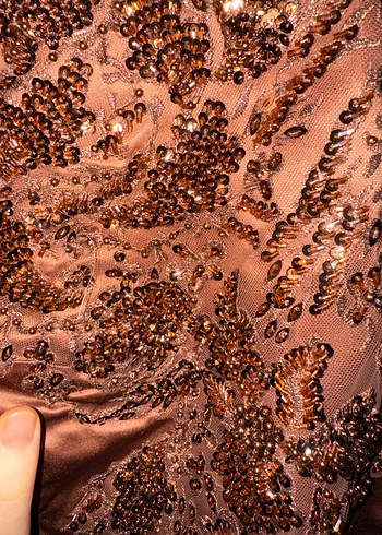 Kahverengi Nakışlı Uzun Abiye Elbise - Görsel 3