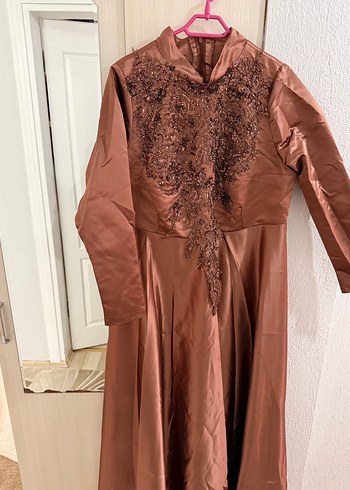 Kahverengi Nakışlı Uzun Abiye Elbise - Görsel 2