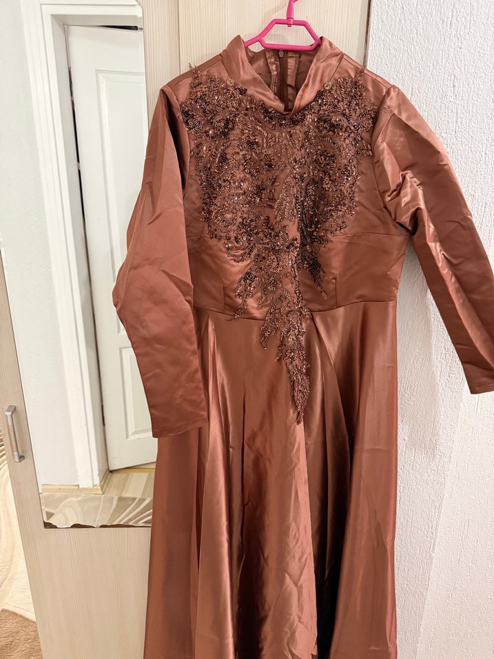 Kahverengi Nakışlı Uzun Abiye Elbise - Görsel 2