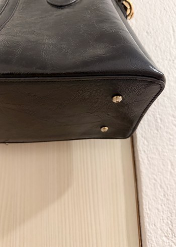 Siyah Parlak Deri Kadın Çanta - Görsel 2