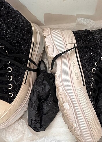 Alexander McQueen ALEXANDER MCQUEEN Black Glitter Tread Slick Sneakers