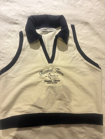 BERSHKA KOLSUZ CROP