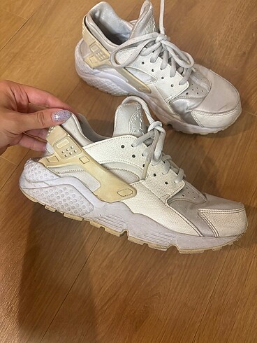 Beyaz nike air ayakkabı