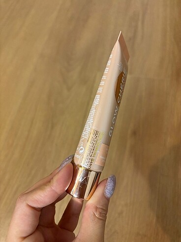 L'Oréal Paris Loreal glow cherie light