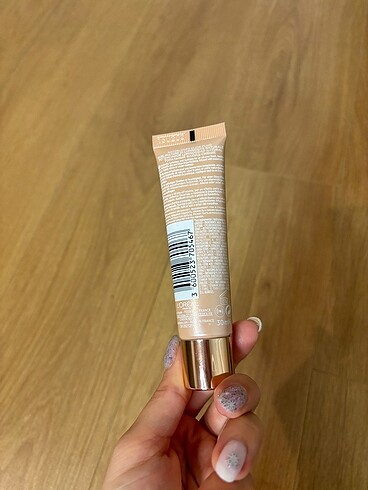Beden Renk Loreal glow cherie light