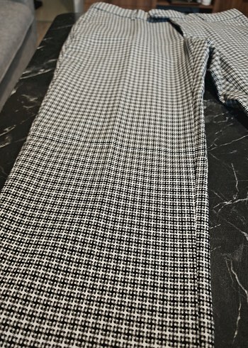 Gri Ekose Desenli Midi Kumaş Pantolon