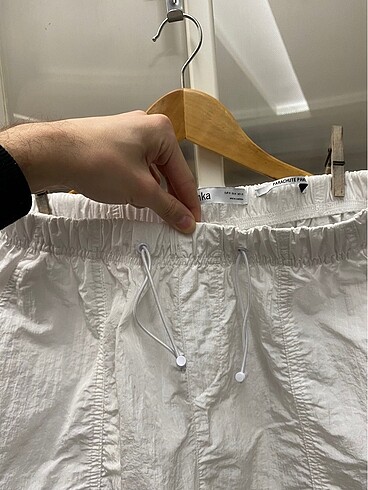 m Beden beyaz Renk Bershka Beyaz Paraşüt Pantolon