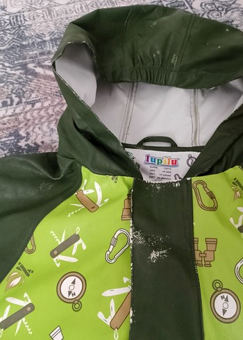 Erkek Çocuk Kapüşonlu Yeşil Yağmurluk - Görsel 2