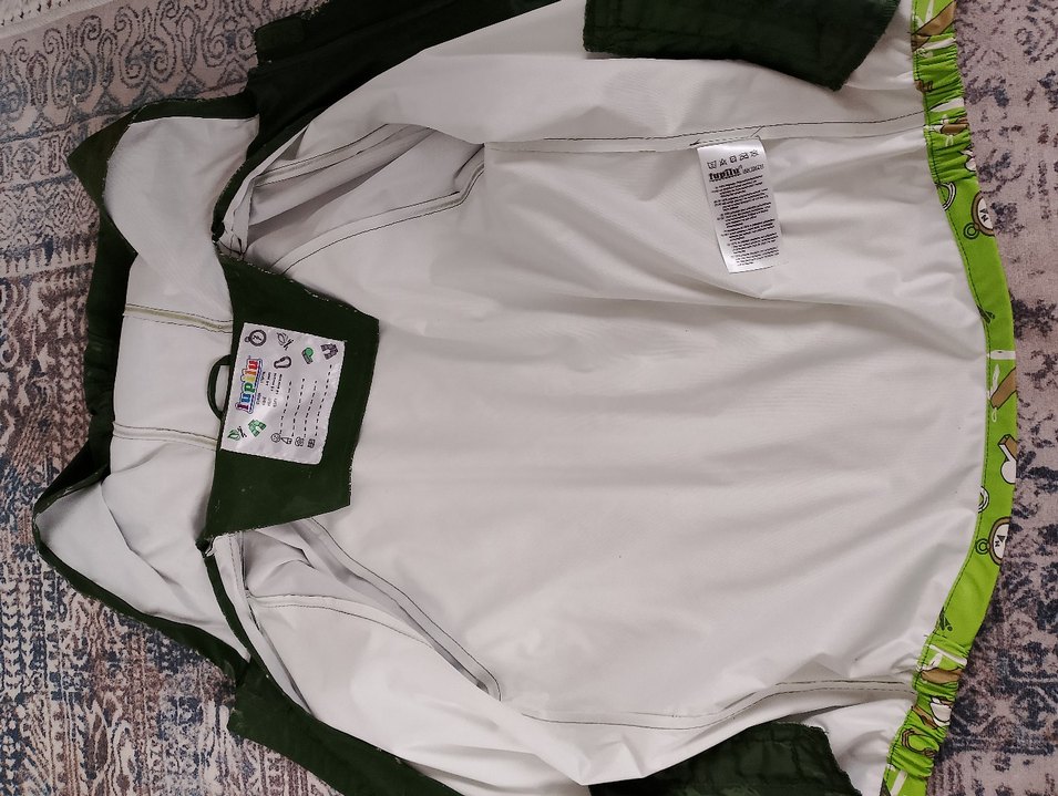 Erkek Çocuk Kapüşonlu Yeşil Yağmurluk - Görsel 4