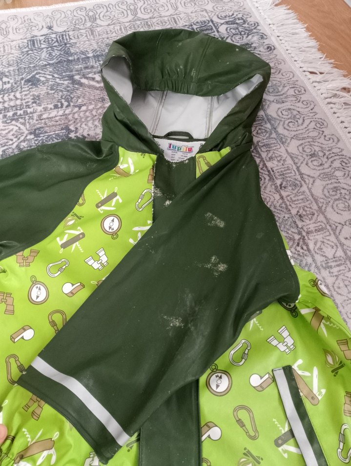 Erkek Çocuk Kapüşonlu Yeşil Yağmurluk - Görsel 3