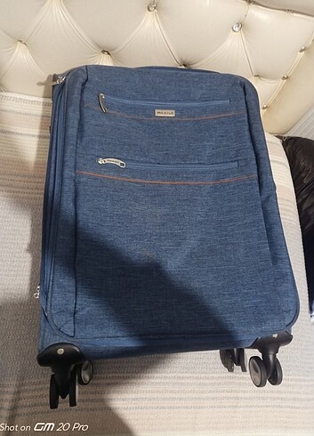 Orta boy kumaş valiz