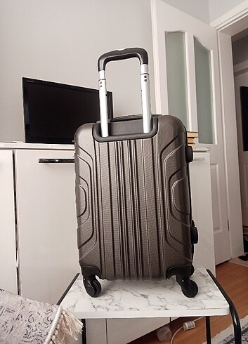 Parantez Parajohn kabin boy marka valiz