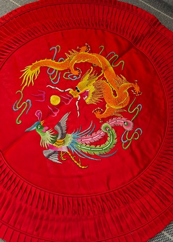 Nakışlı Kırmızı Yuvarlak Yastık Kılıfı - Görsel 7