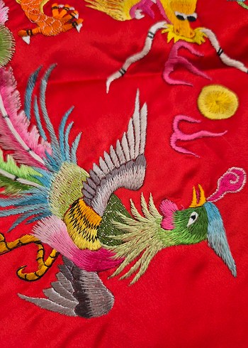 Nakışlı Kırmızı Yuvarlak Yastık Kılıfı - Görsel 3