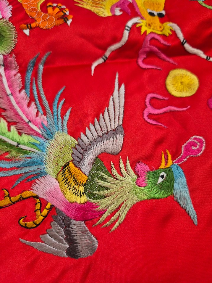 Nakışlı Kırmızı Yuvarlak Yastık Kılıfı - Görsel 3