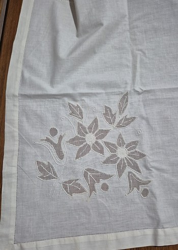 Nakışlı Beyaz Masa Örtüsü - Görsel 2