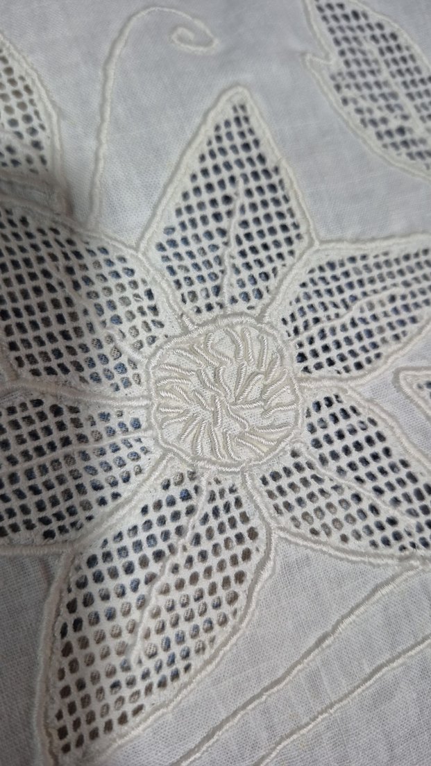 Nakışlı Beyaz Masa Örtüsü - Görsel 3