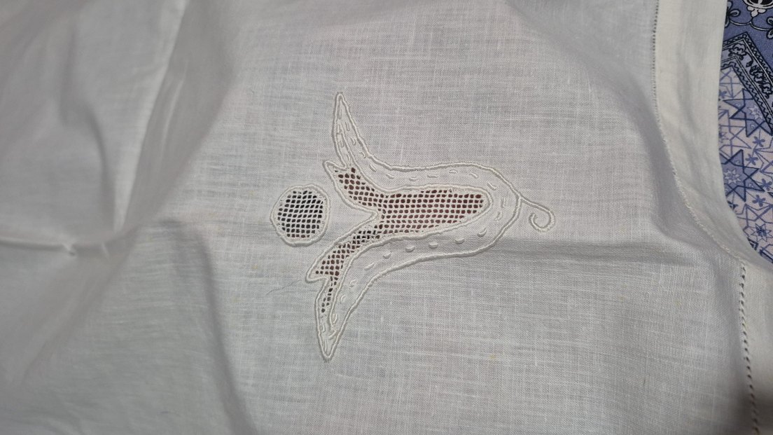 Nakışlı Beyaz Masa Örtüsü - Görsel 4