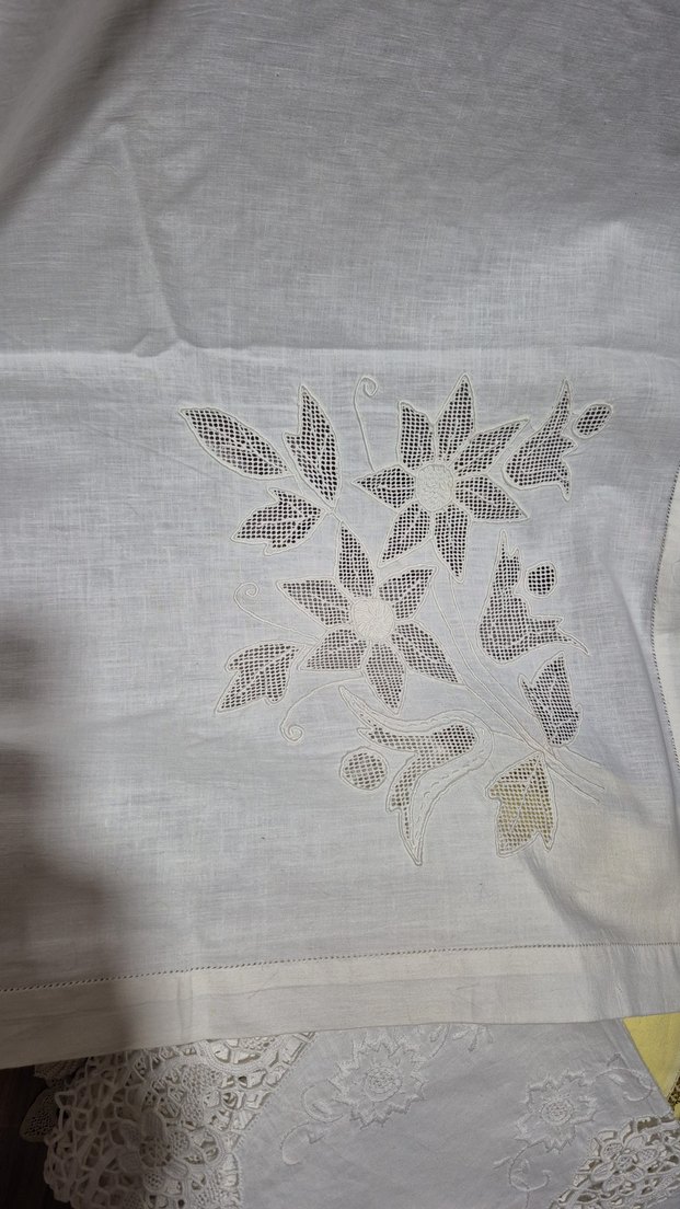 Nakışlı Beyaz Masa Örtüsü - Görsel 5