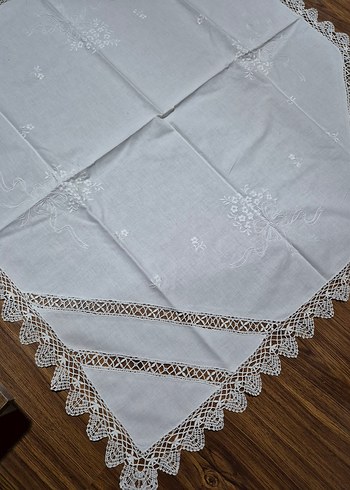 Nakışlı Beyaz Gri Masa Örtüsü - Görsel 2