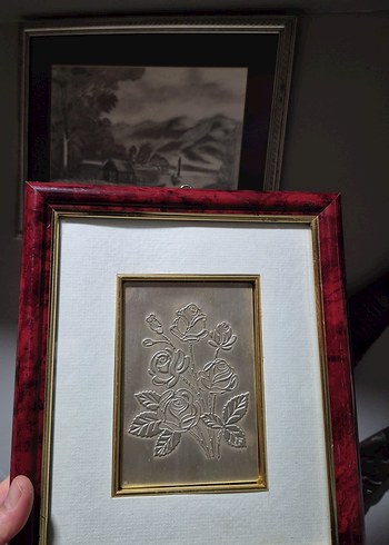 Bordo Çerçeveli Gri Çiçek Desenli Tablo - Görsel 3