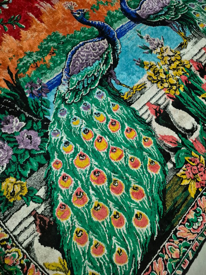 TAVUSKUŞLU İPEK KADİFE DUVAR HALISI - Görsel 5