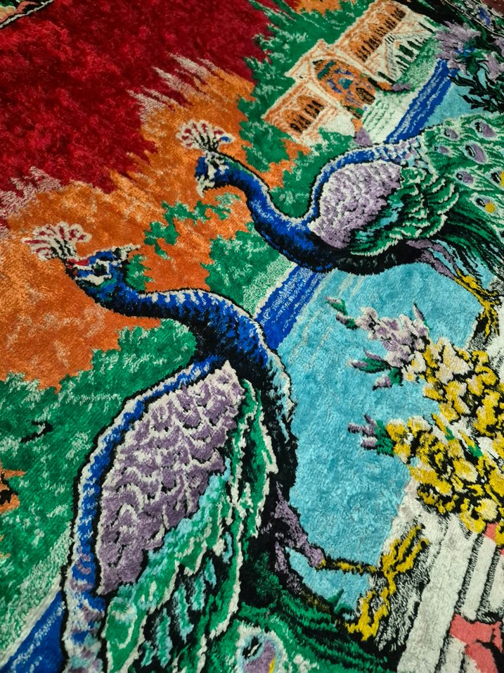 TAVUSKUŞLU İPEK KADİFE DUVAR HALISI - Görsel 4