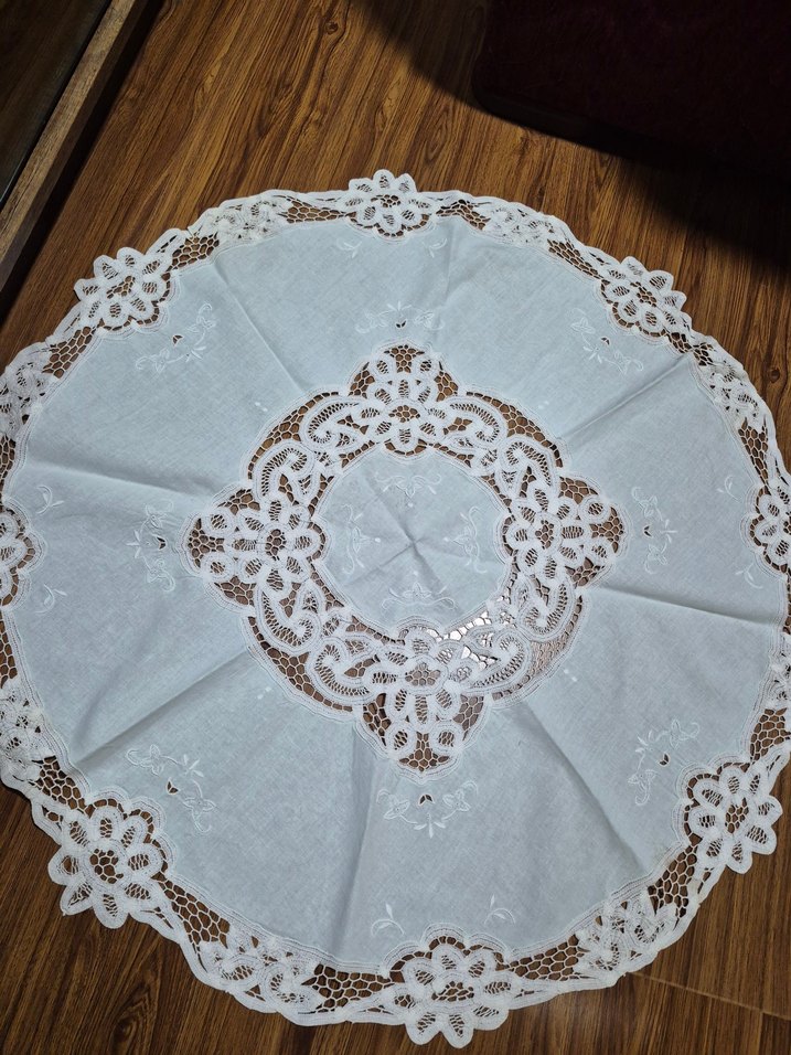 İşlemeli Beyaz Yuvarlak fiskos Örtüsü - Görsel 2