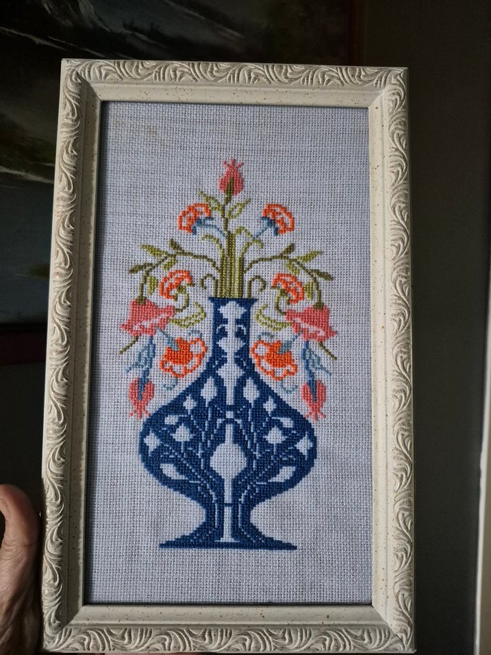 Koyu Mavi Çiçek Desenli Kanaviçe Tablo - Görsel 2