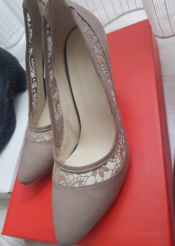Bej Süet Dantel Detaylı Stiletto