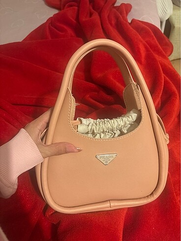 Prada çanta