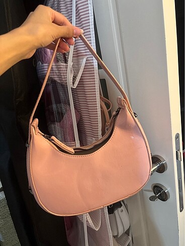 Pembe çanta