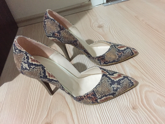 Tasarımcı Yılan derisi formunda stiletto ayakkabı