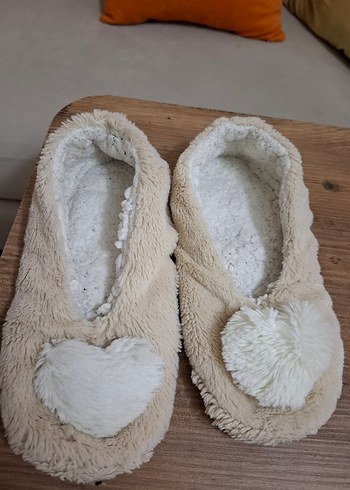 Bej Kız Çocuk Kürklü Sıcak Ev Terliği - Görsel 3