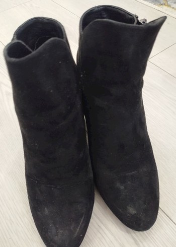 Siyah Süet Tokalı Topuklu Kadın Bot - Görsel 2