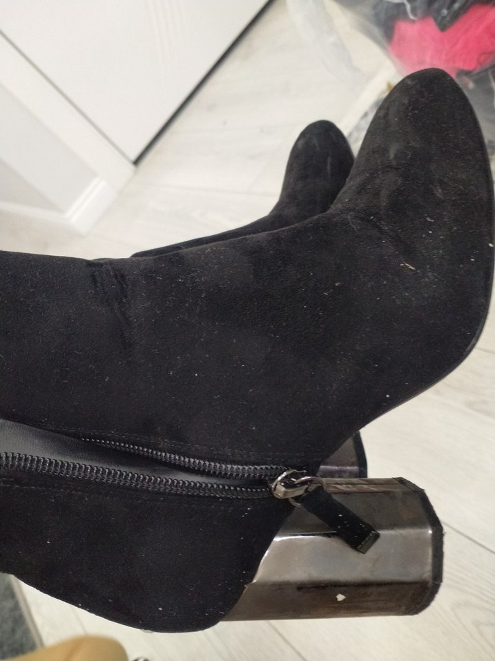 Siyah Süet Tokalı Topuklu Kadın Bot - Görsel 3